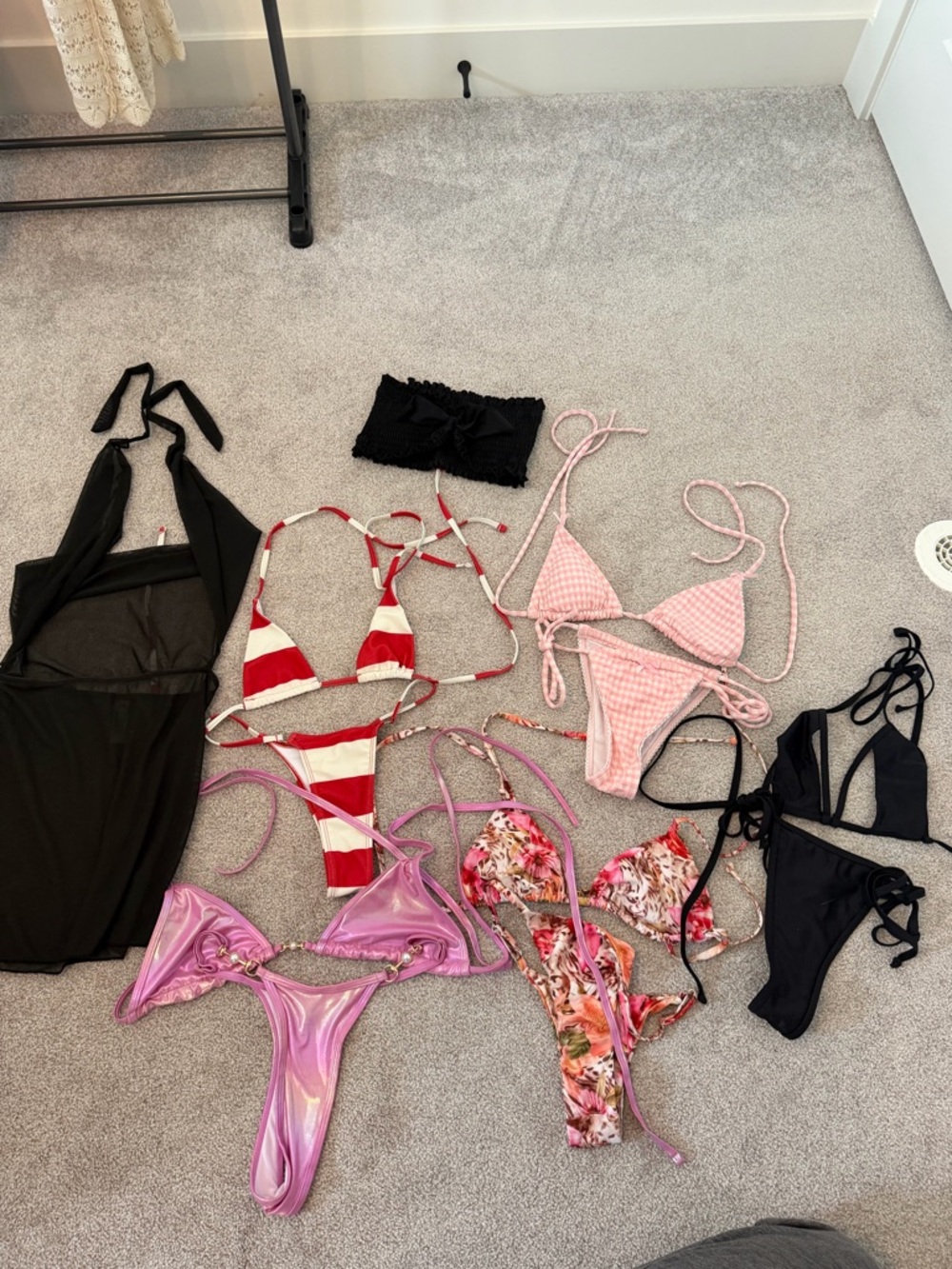 Bikini Bundle XS-S - 5 bikinis, 1 cover up, 1 bandeau top